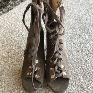 Cape Robbin brown suede lace-up booties, size 8